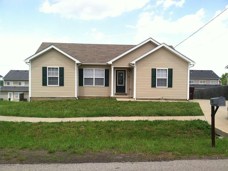 1st image of 133 Derbyshire Ct