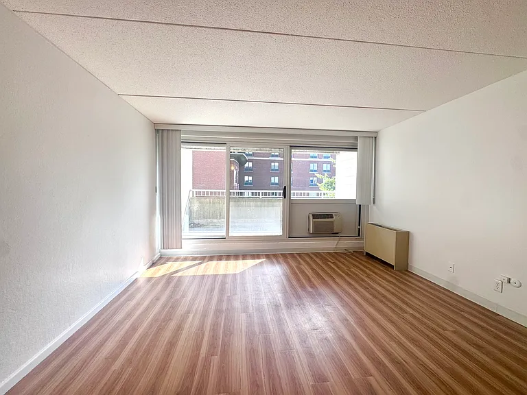 131 Park St #404 — Photo 5