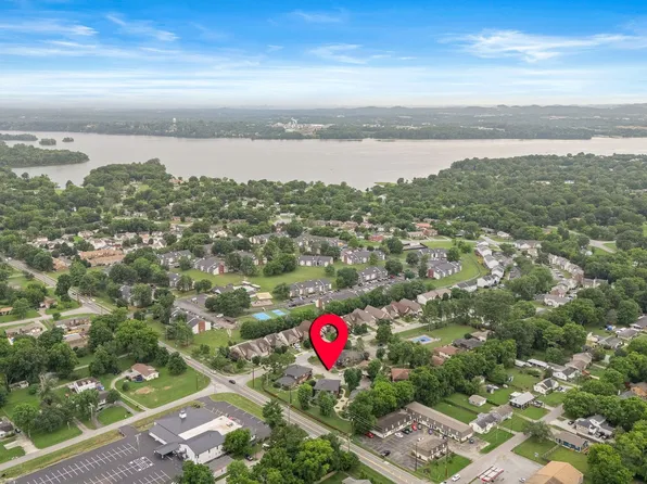 250 Donna Dr APT 2C, Hendersonville, TN 37075