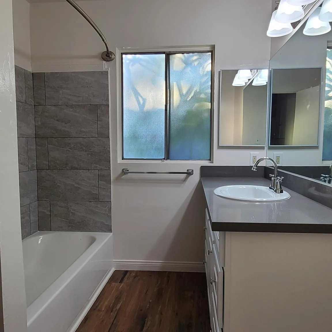 2 bed, 900 sqft, $2,500 — Photo 3