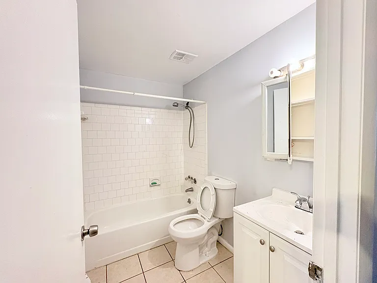 1307 E Madison St — Photo 17