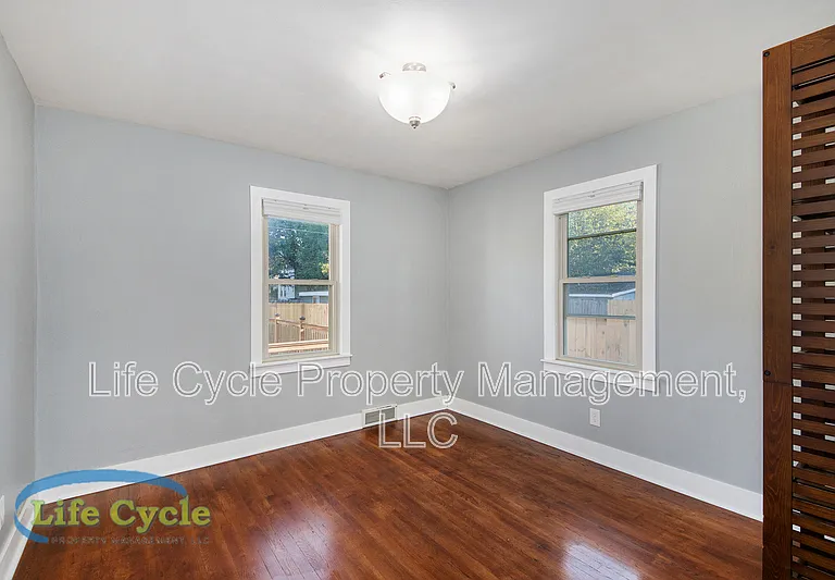 1055 Lake Michigan Dr NW — Photo 7