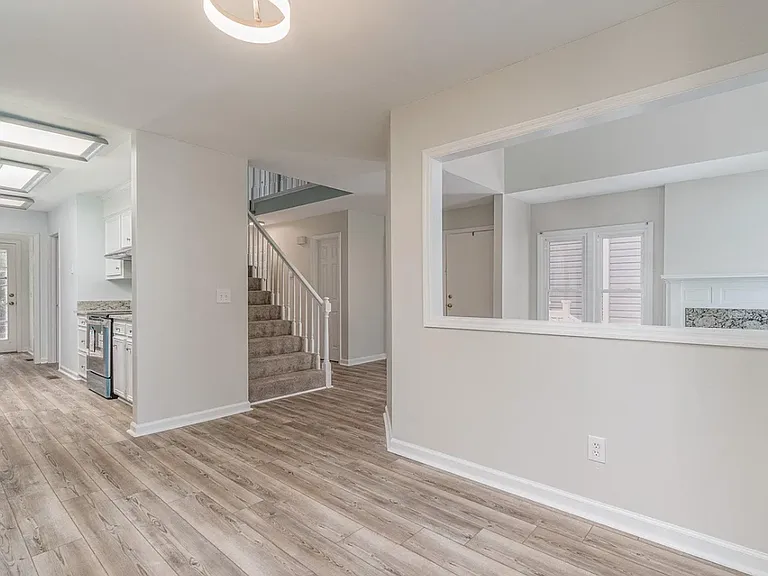 105 River Bluff Ct — Photo 8