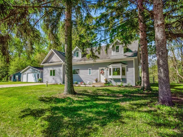 2425 W Riverside Dr, McHenry, IL 60050