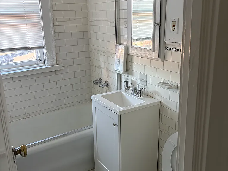 2808 Mayfield Rd #302 — Photo 4