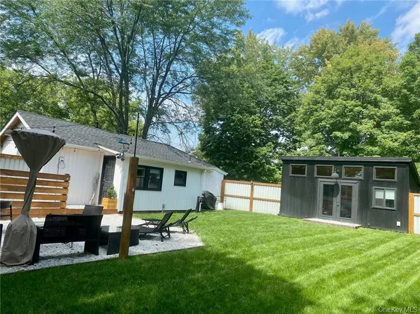 1 Blooms Corners Rd, Warwick, NY 10990