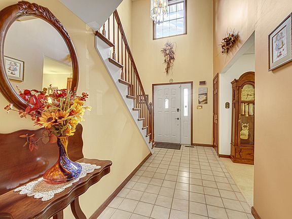 3rd image of 180 Primrose Cir