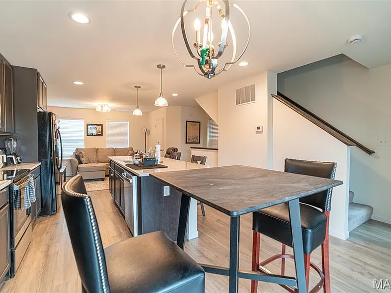5004 Daggett Ave — Photo 4