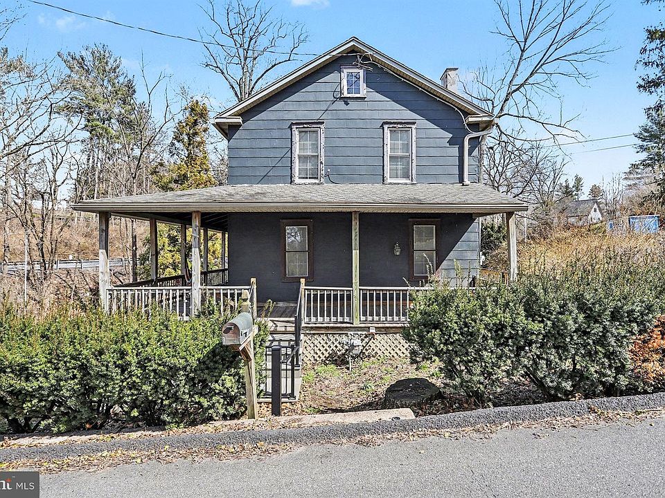 1st image of 857 Willow Rd