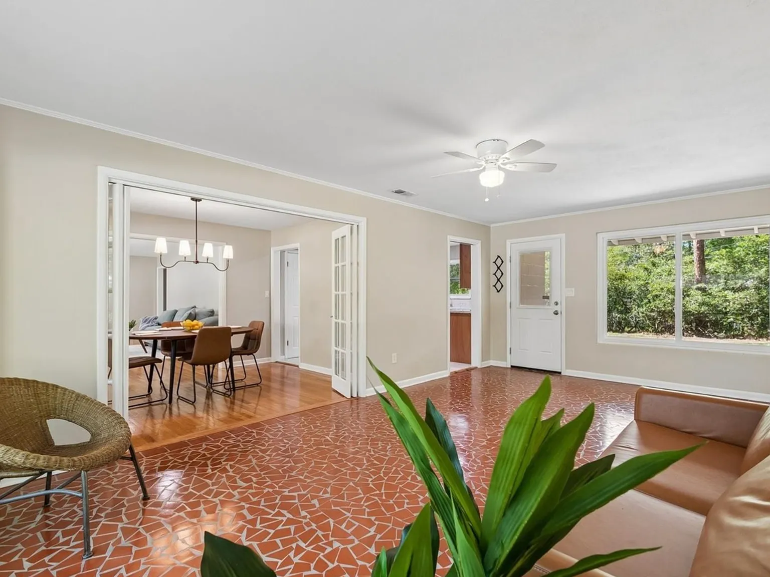 3 bed, 1901 sqft, $2,100 — Photo 4
