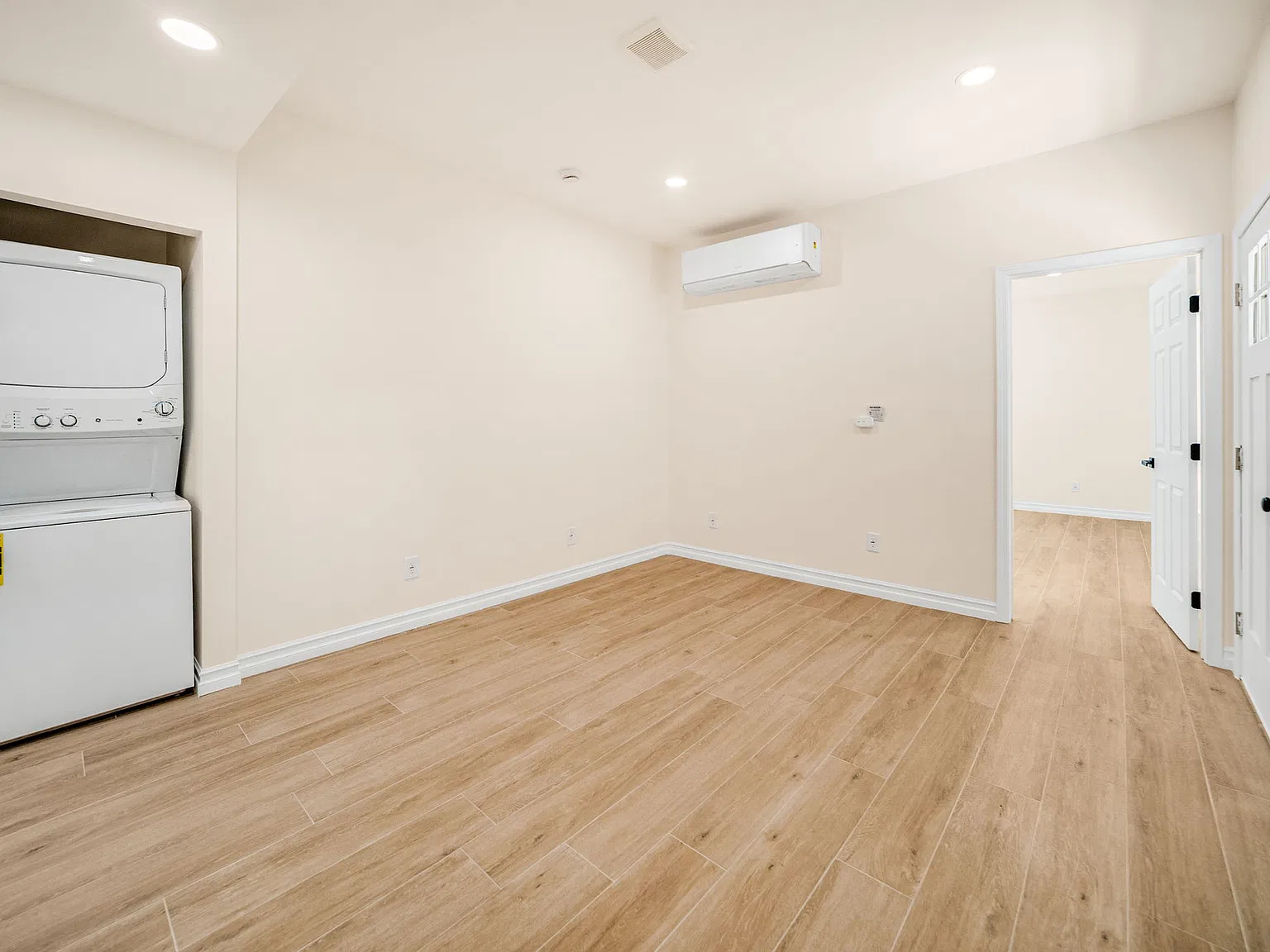 1 bed, 700 sqft, $2,200 — Photo 2
