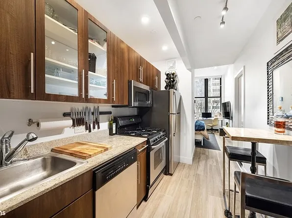 1 Wall Street Ct APT 203, New York, NY 10005