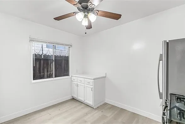 6537 Woodley Ave — Photo 13