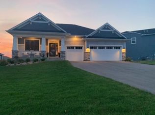 130 Maple Ter, Waconia, MN 55387