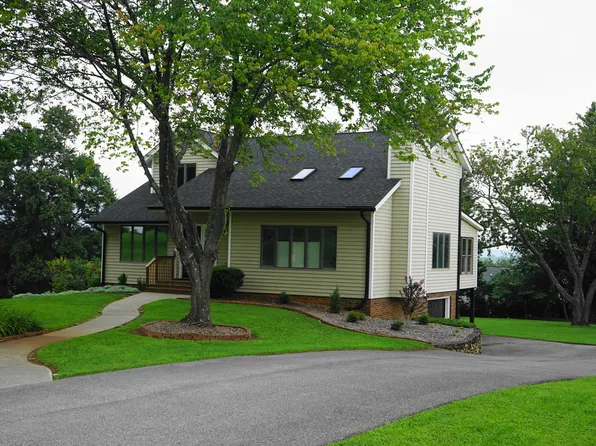 195 Winesap Rd, Roanoke, VA 24019