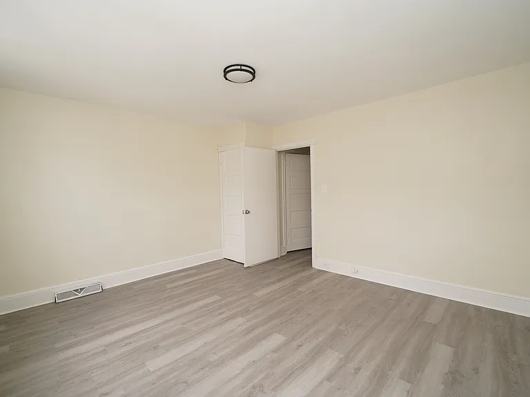 407 S Claymont St — Photo 9