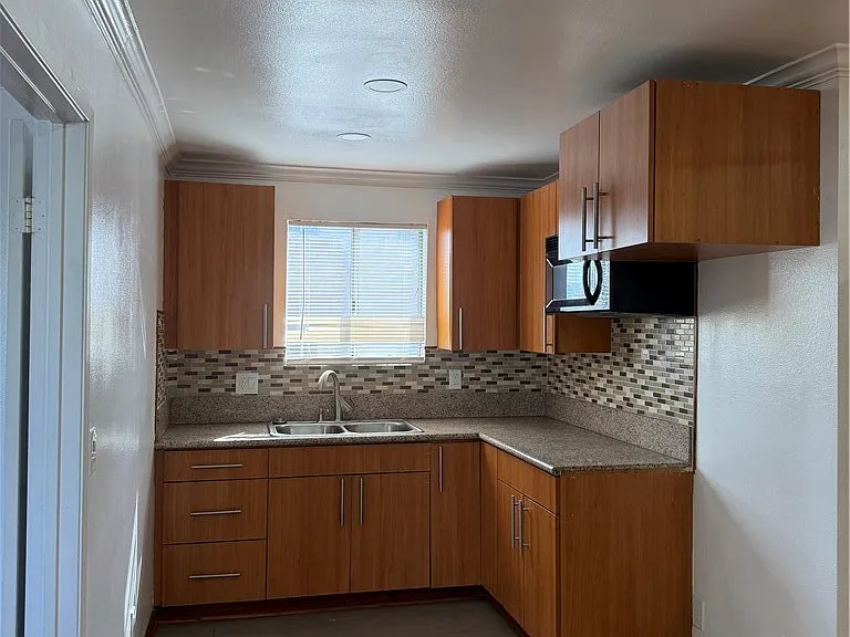 10900 Blix St #14 — Photo 10