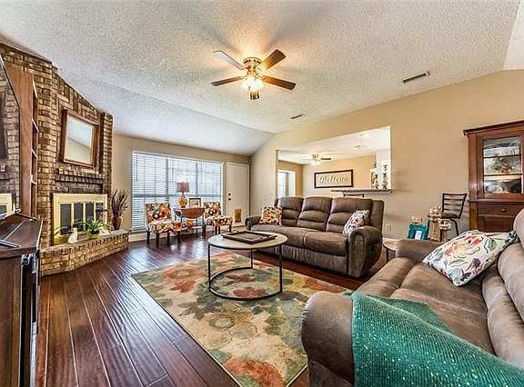 2nd image of 2526 Idlewood Dr