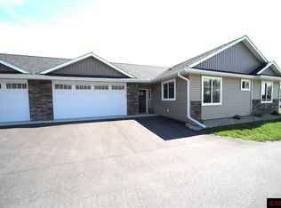 3084 Prairie Rose Dr, Mankato, MN 56001