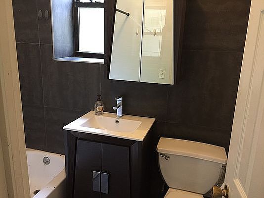 4th image of 301 Quincy St APT 2