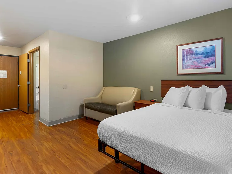 Deluxe Studio - 1 Full Bed