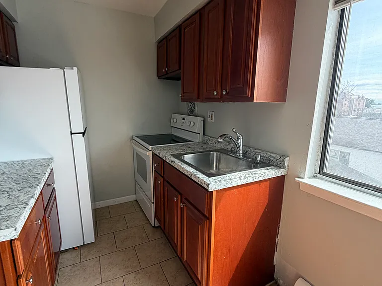 68th St — Photo 5