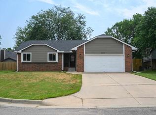 10317 E Countryside Cir, Wichita, KS 67207