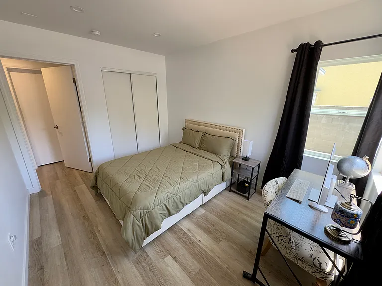 13845 Moorpark St — Photo 32