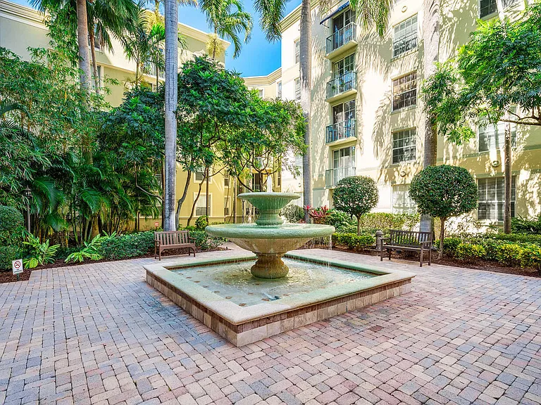 651 Okeechobee Blvd #1104 — Photo 37