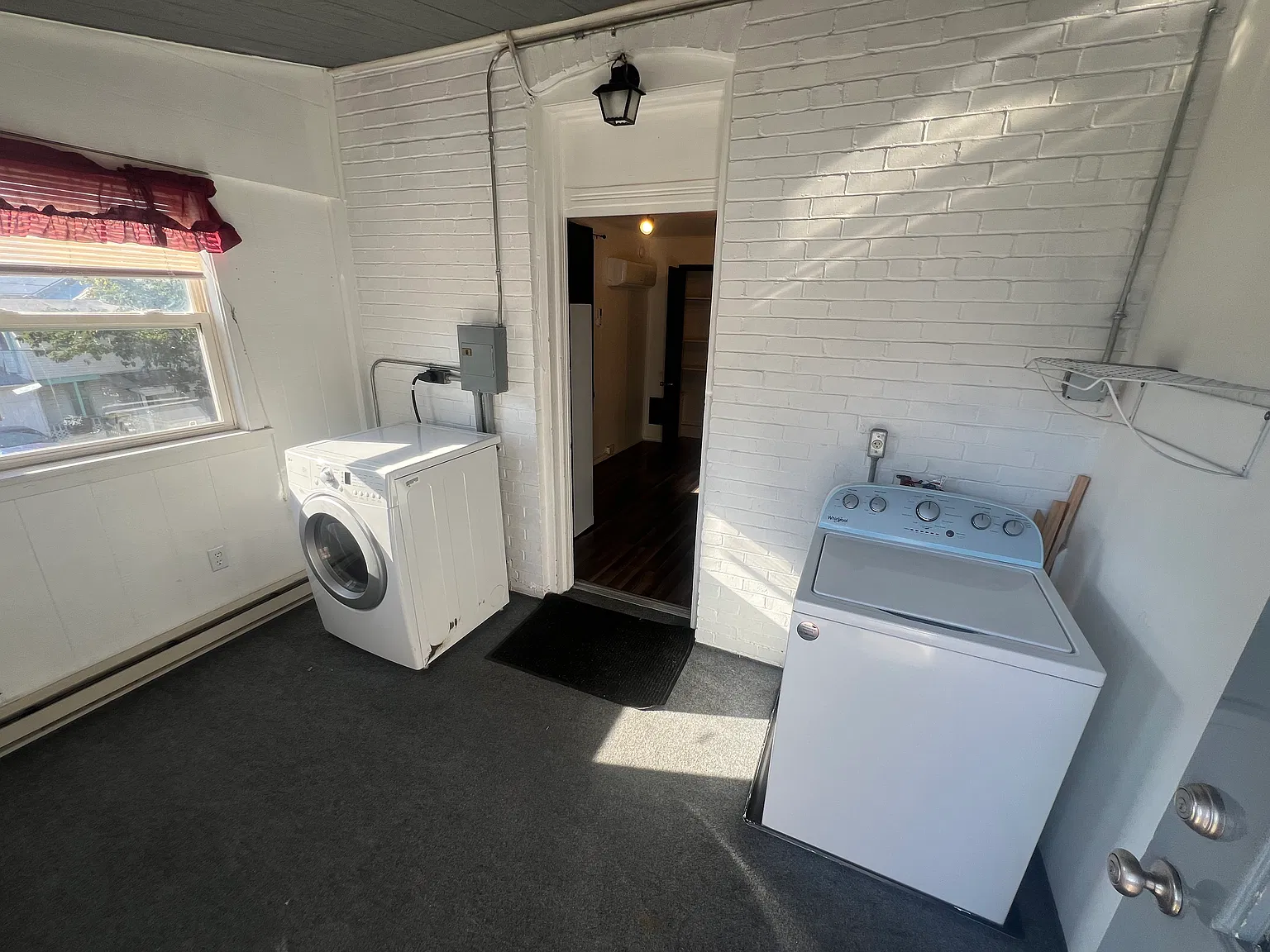 2 bed, 900 sqft, $1,300 — Photo 2