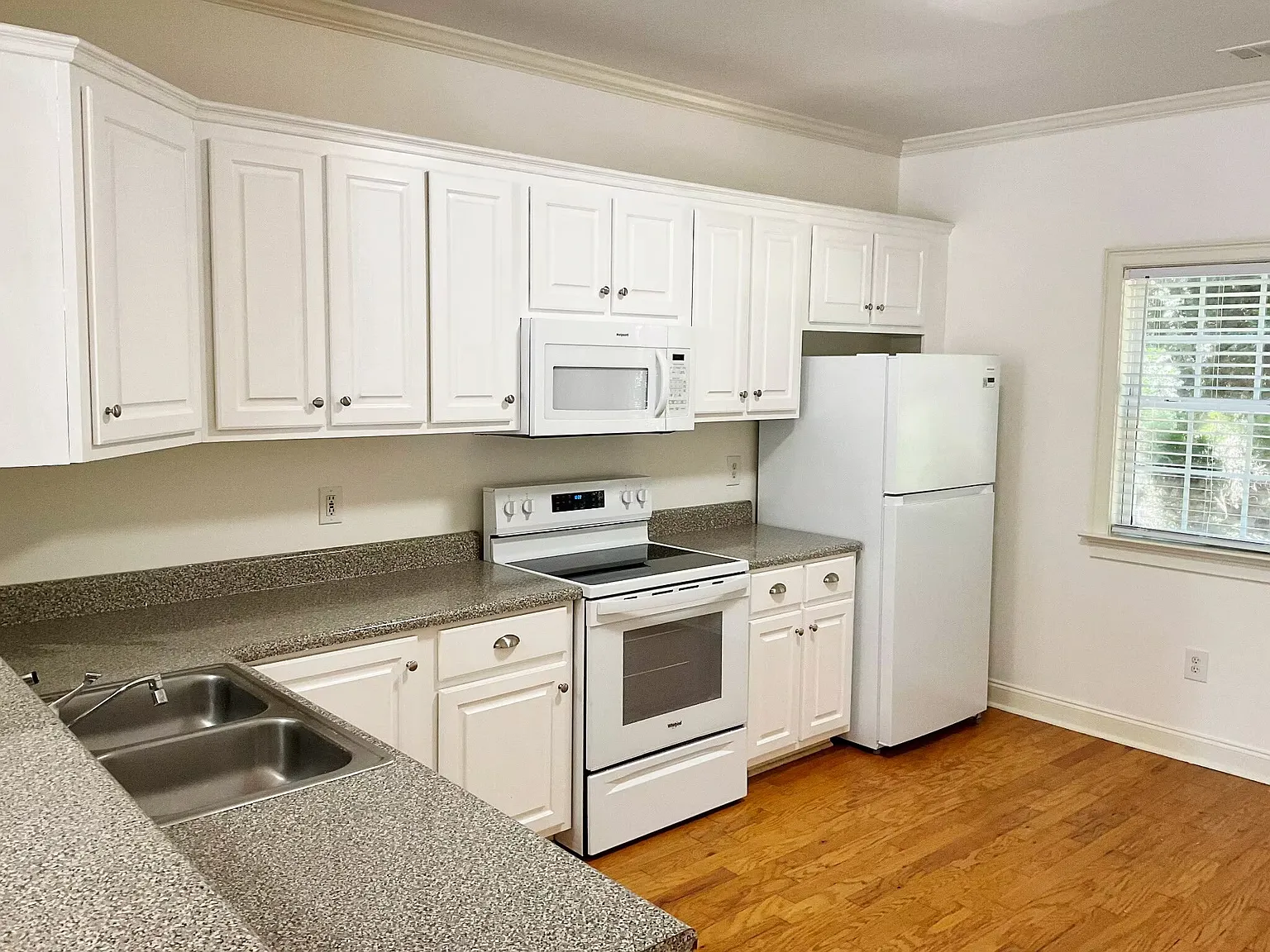 460 Barnett Shoals Rd — Photo 3