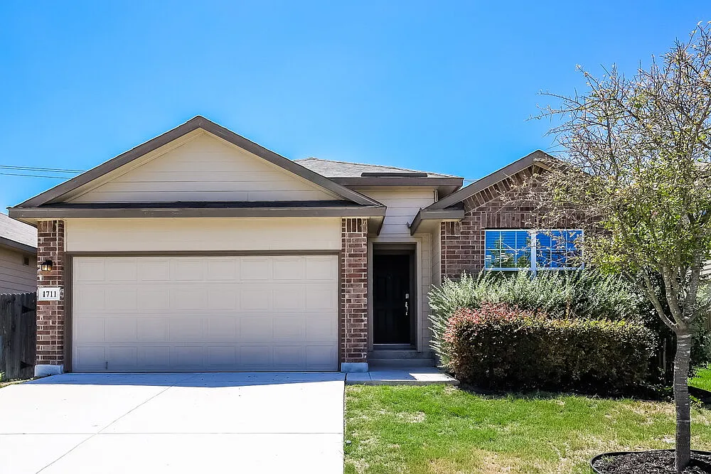 3 bed, 2.0 bath, 1652 sqft, $2,100 — Photo 4
