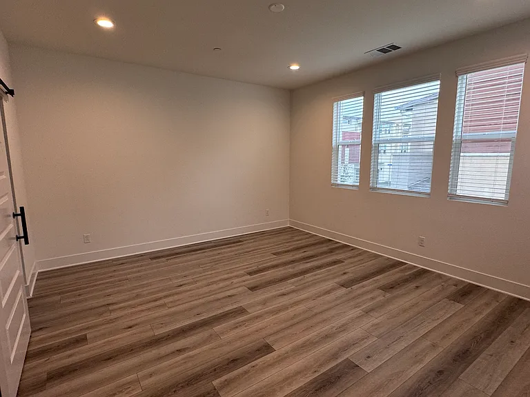 10602 Hud Ct — Photo 5