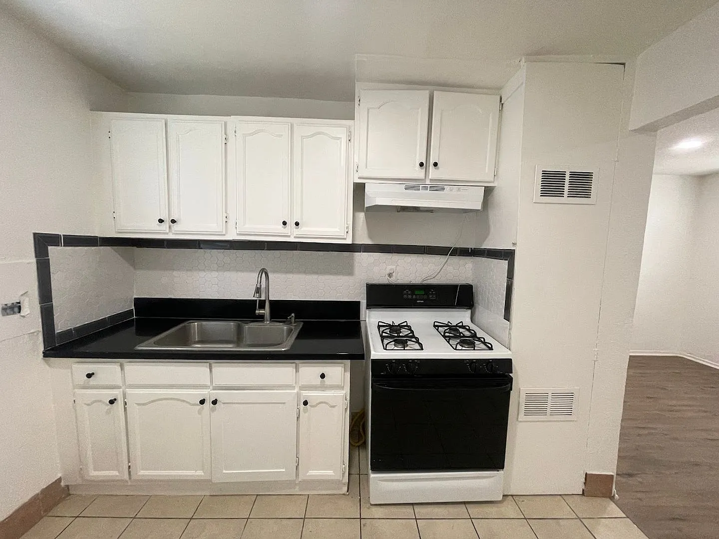 E 55th St, Maywood — Photo 4