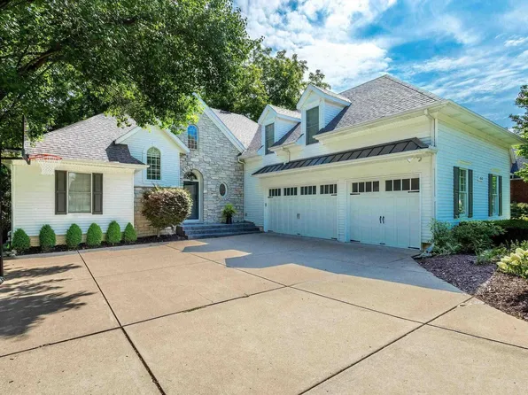 4543 Old Ivy Ct, Bettendorf, IA 52722