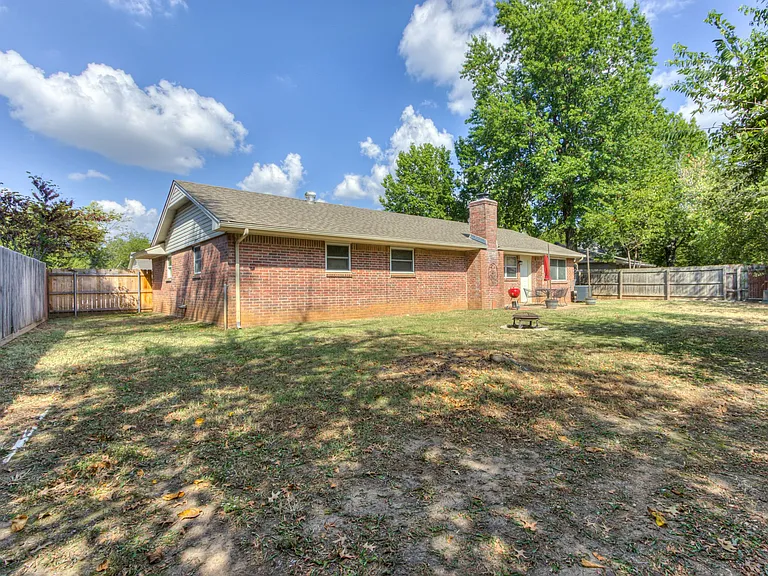 1828 Burnt Oak St — Photo 32