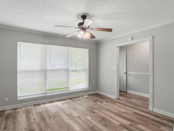 4th image of 2913 Debra Dr