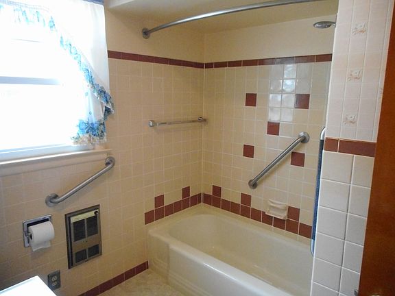 2nd image of 3309 Moorgate Dr