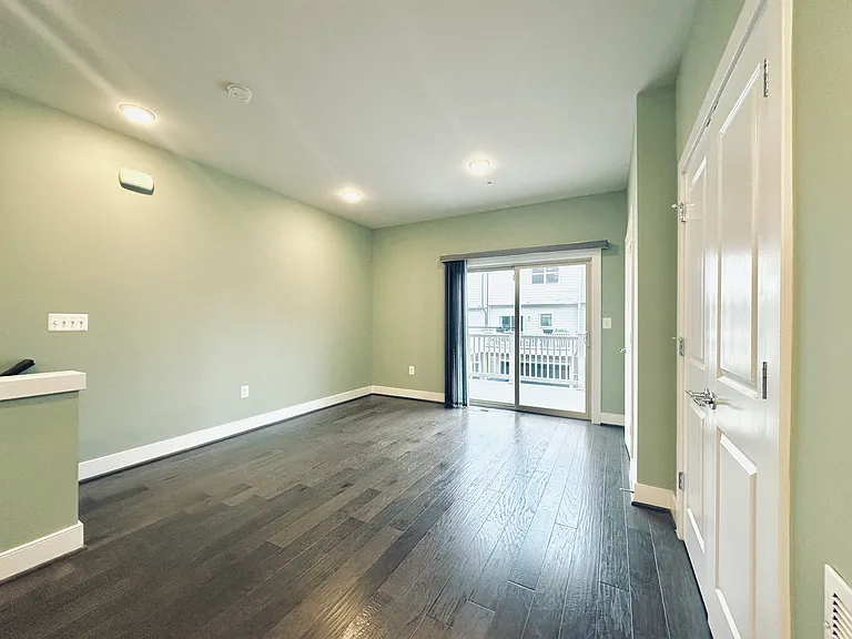 1009 Rockwell Ave — Photo 23