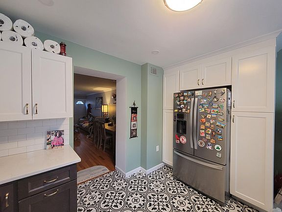 5th image of 2215 Kimball St