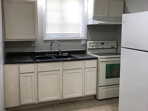 3rd image of 4420 N 48th St #Basement