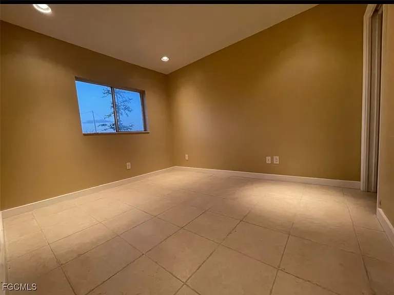 621 Joel Blvd #102 — Photo 6