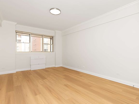 4th image of 85 E End Ave APT 14E