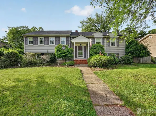 10 Remington Dr, Edison, NJ 08820
