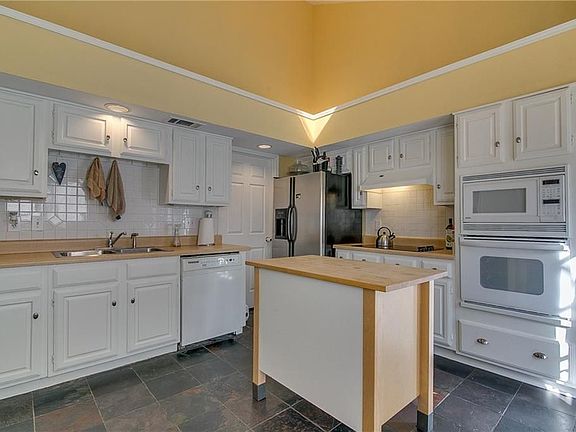 3rd image of 7442 Courtside Dr