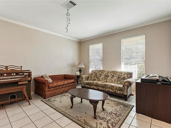 5th image of 321 Silverado Dr