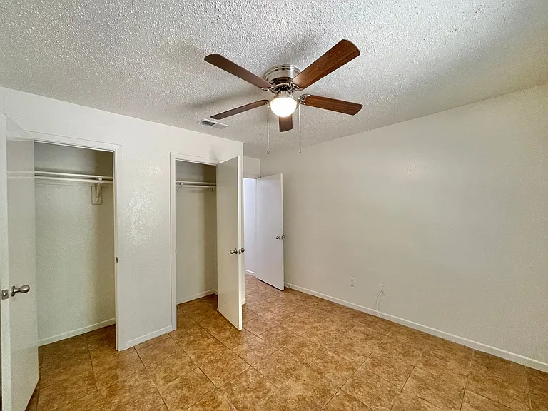 217 E Beeline Ln — Photo 13