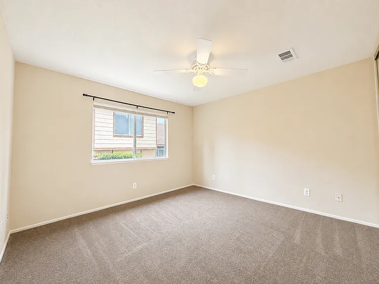 1629 Windmill Ln #E — Photo 12