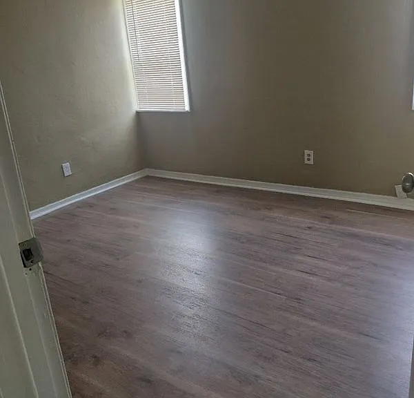 360 Eaton St — Photo 5