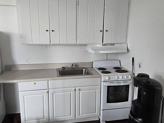 2nd image of 200 W Oak St #206